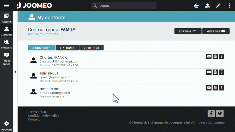 Window for managing folder shares at the contact group level